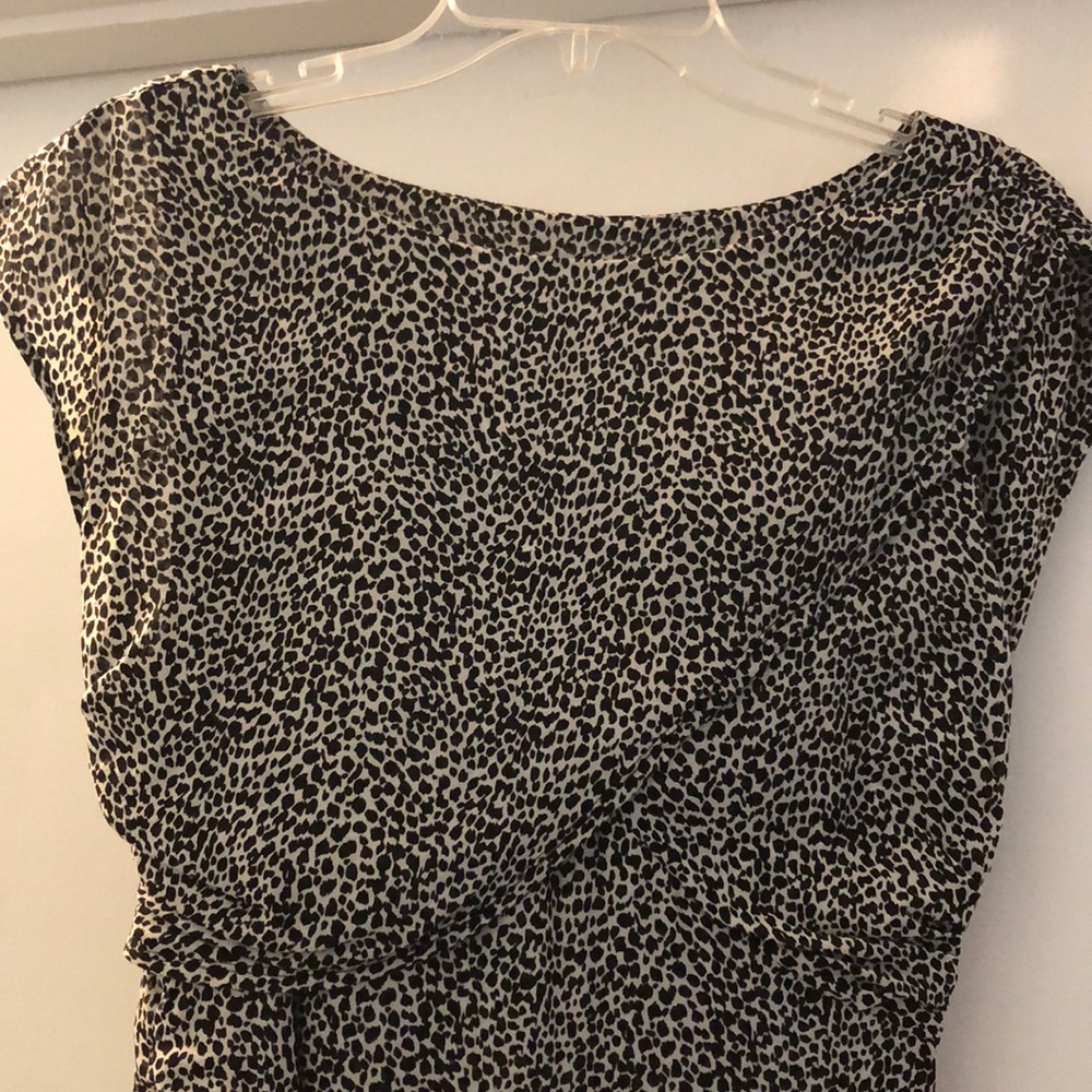 Sleeveless Black & white print slimming dress - Picture 2 of 4